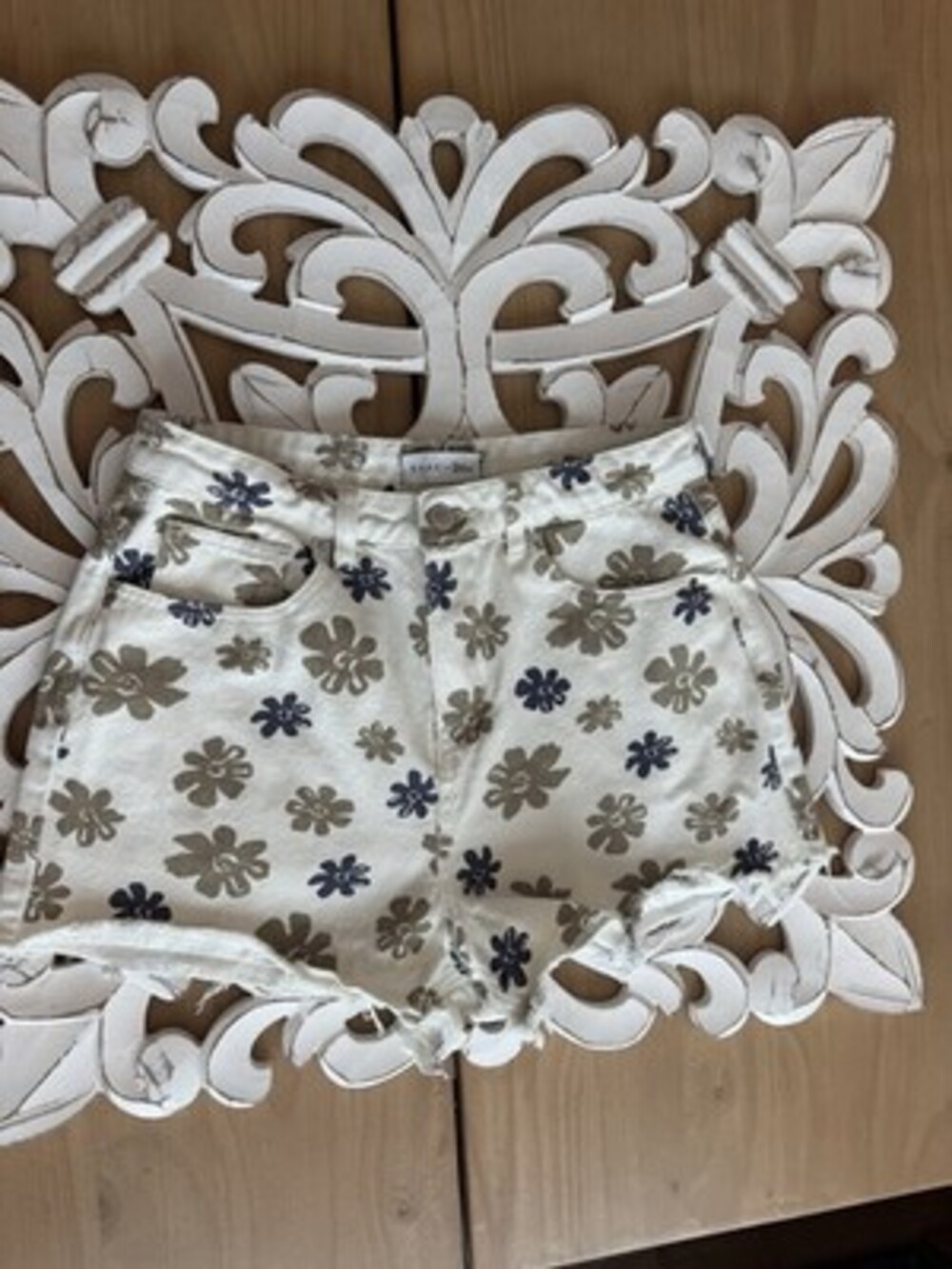 Women's Y2K White, Blue And Brow,Flower Denim Shorts Size 28 Brand Khaki + Blue